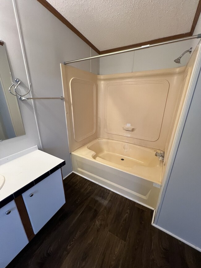 Building Photo - 691 Julia St