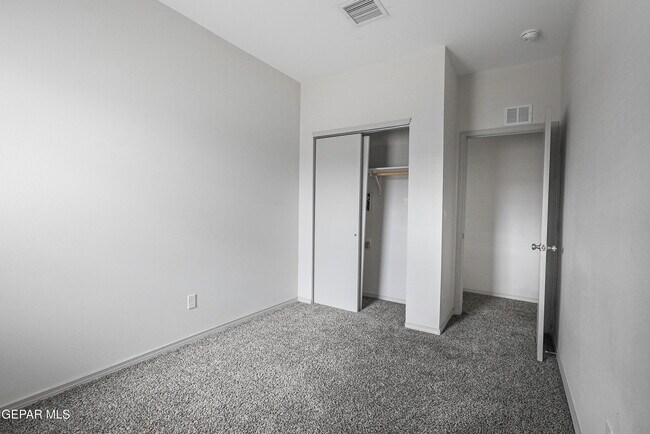 Building Photo - 461 Villa Ysleta