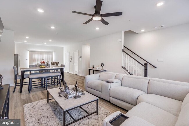 Building Photo - 345 Soft Rush Ln