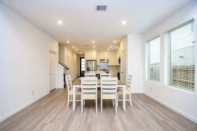 Building Photo - 28722 Mount Bonnell Dr