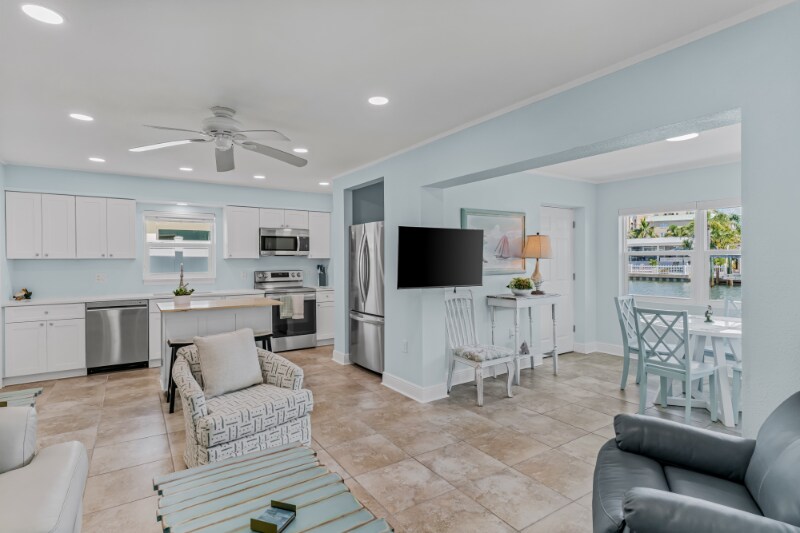 Building Photo - 14827 N Bayshore Dr