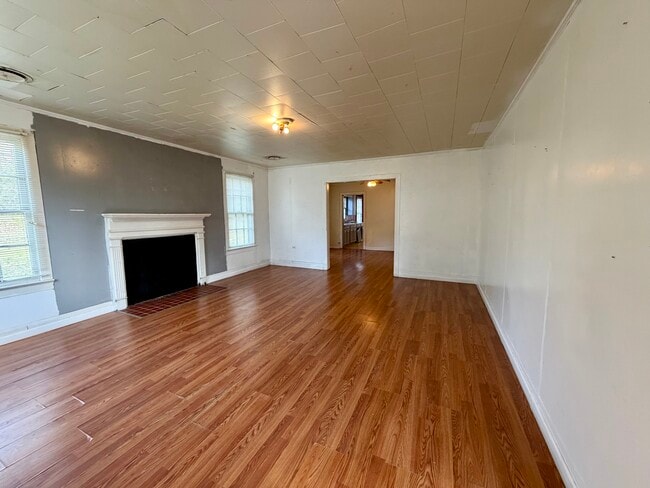 Building Photo - 1401 12th Ave N