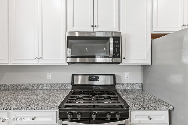 Building Photo - 4570 Creekside Blf St