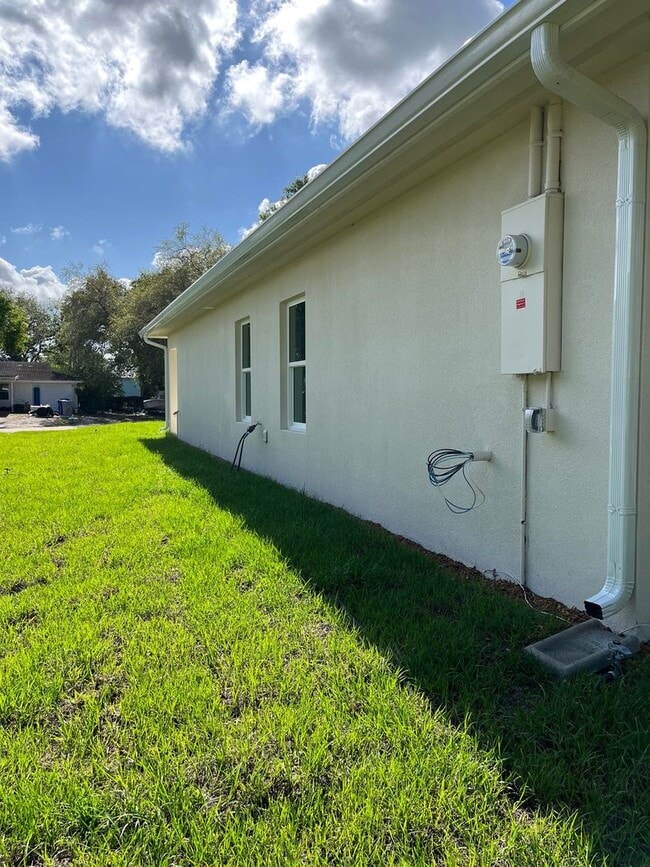 Building Photo - 2 bedroom, 2 bath home for rent