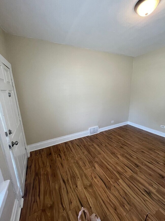 Building Photo - Hoagland Ogden Duplex