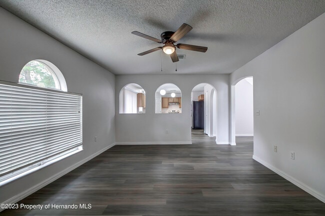 Building Photo - 6322 Grapewood Rd