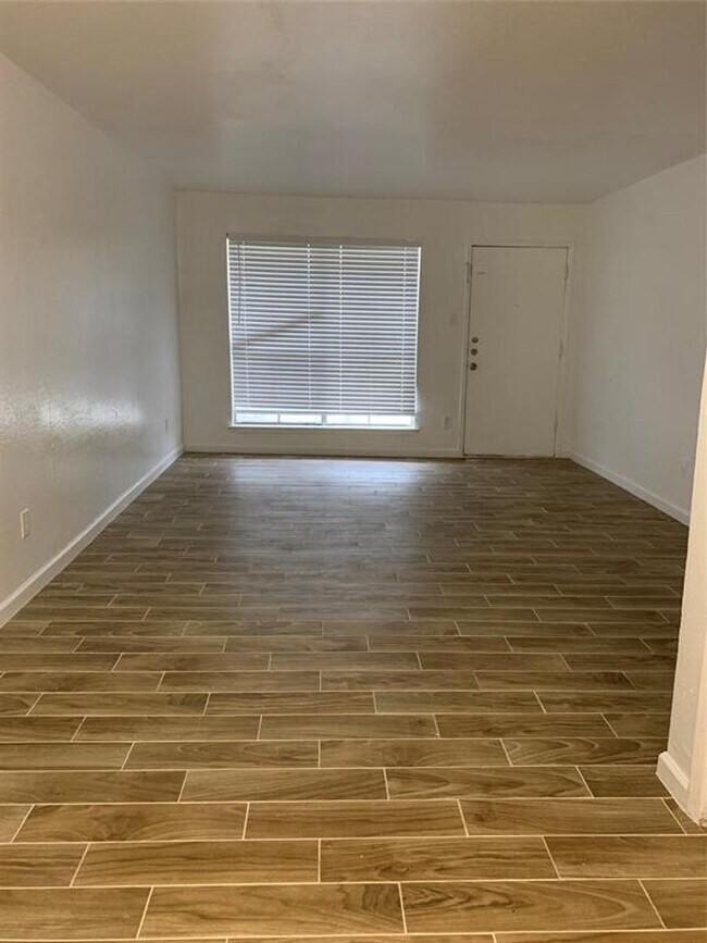 Building Photo - 2 BR 2 BA Condo - Downstairs