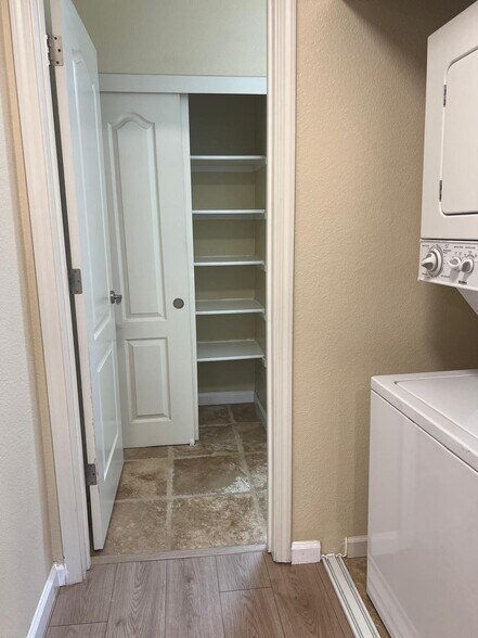 Building Photo - 923 Catkin Ct