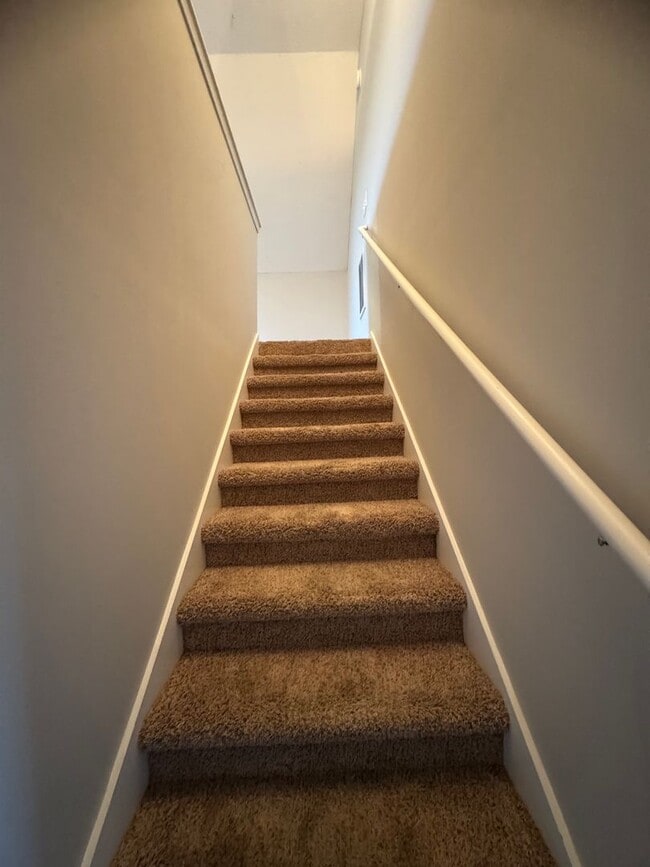 Building Photo - Beautiful Single Family Home in Clarksville