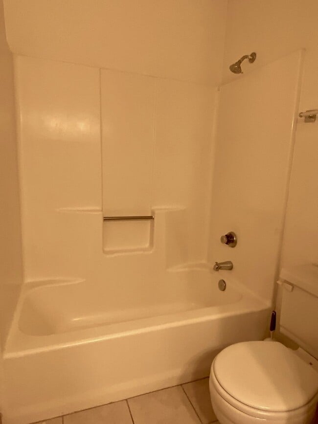 Building Photo - AVAILABLE NOW!!