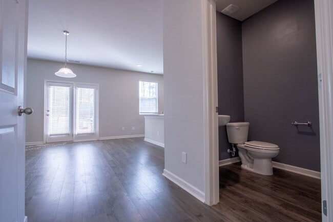 Building Photo - 325 Park W Blvd