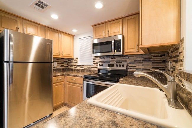 Building Photo - 10403 Beacon Ridge Dr
