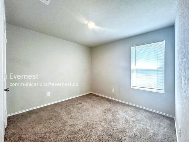 Building Photo - 118 Elizondo Way