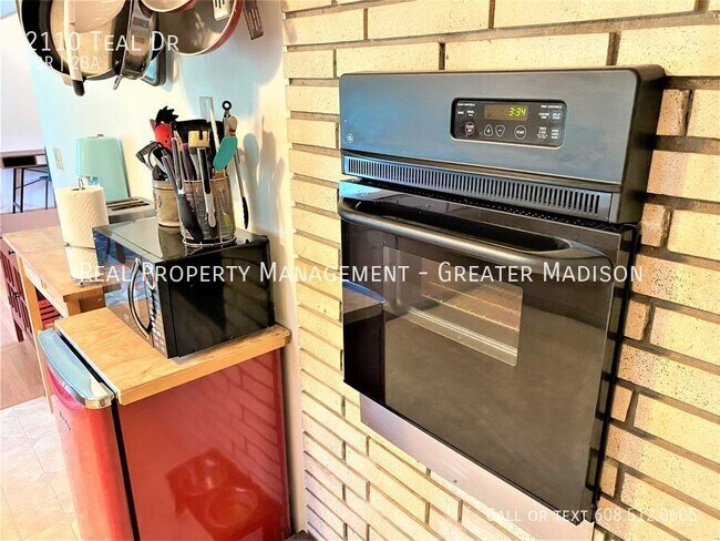 Building Photo - 2110 Teal Dr