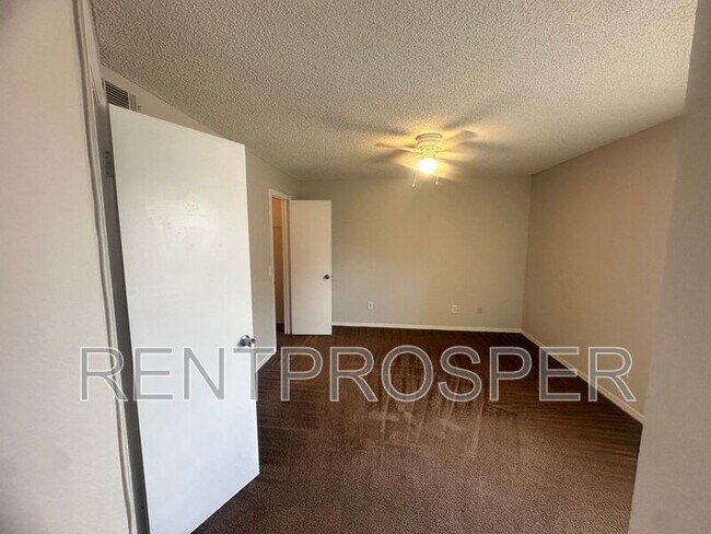 Building Photo - 4532 Commander Dr