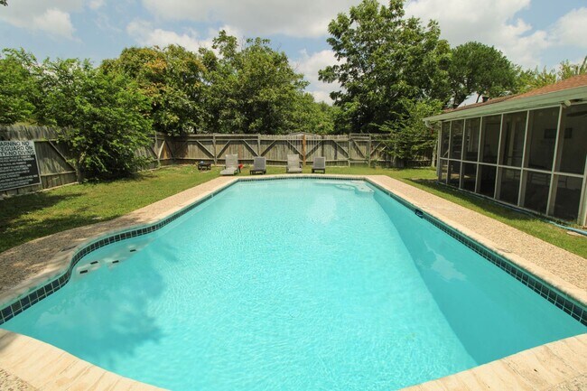 Building Photo - 10535 Breeds Hill Dr