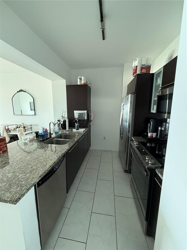 Building Photo - 951 Brickell Ave