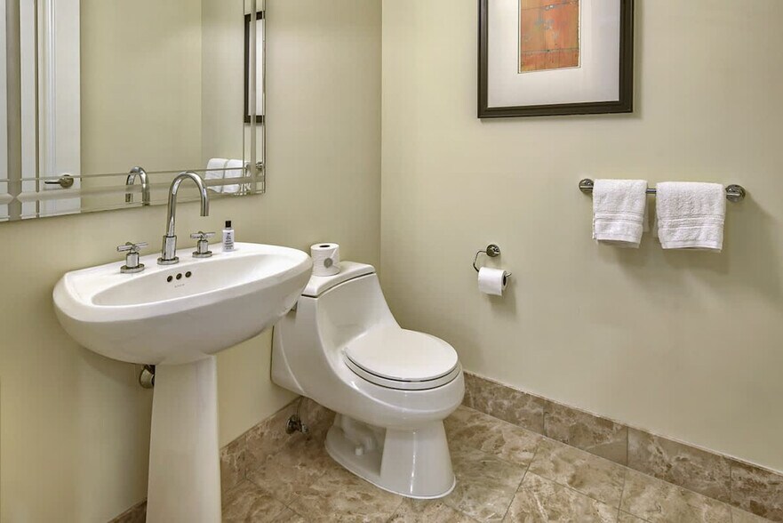 Building Photo - 1441 Brickell Ave