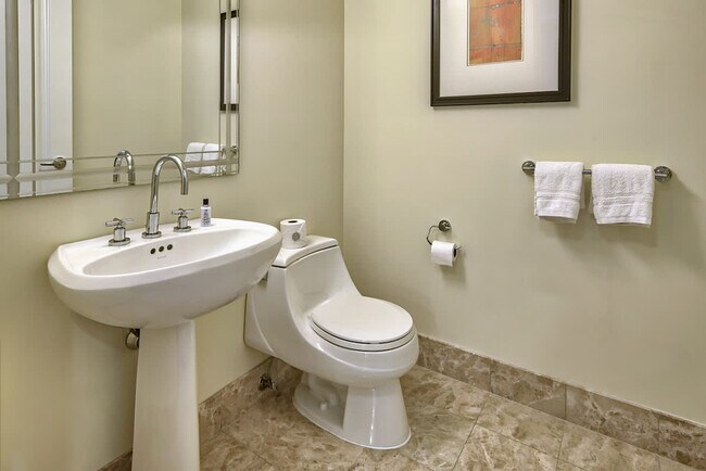 Building Photo - 1441 Brickell Ave