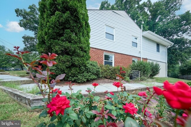 Building Photo - 2924 Gracefield Rd