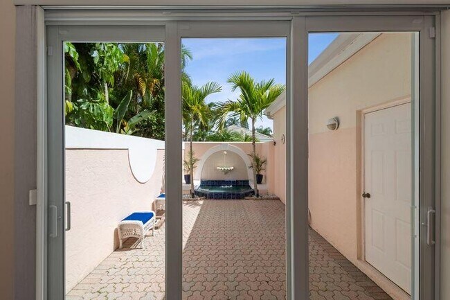 Building Photo - 119 Coral Cay Dr