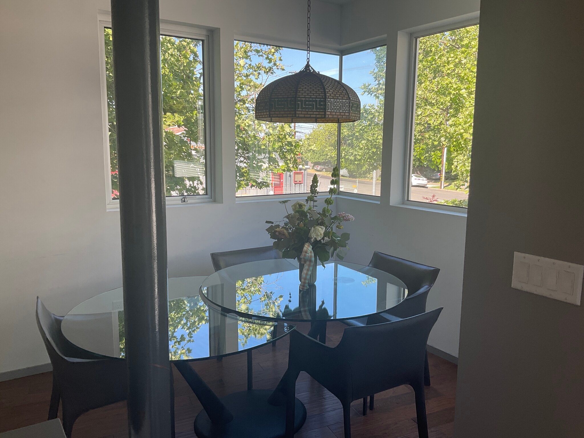 Dining table - 300 20th St