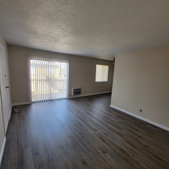 Building Photo - 1321 E San Bruno Ave