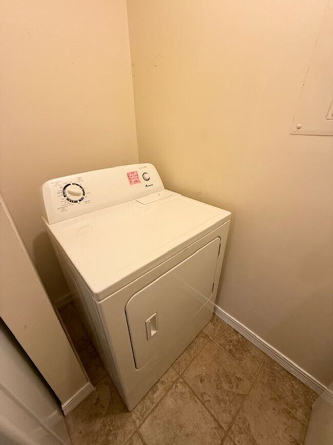 Building Photo - Beautiful Ground-Floor 2 Bedroom, 2 Bathroom Condo in The Landings at Belle Rive!