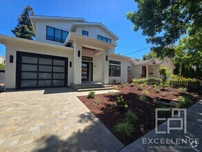 Building Photo - Brand New Build 5/5 Home & 2/2 Cottage - C...