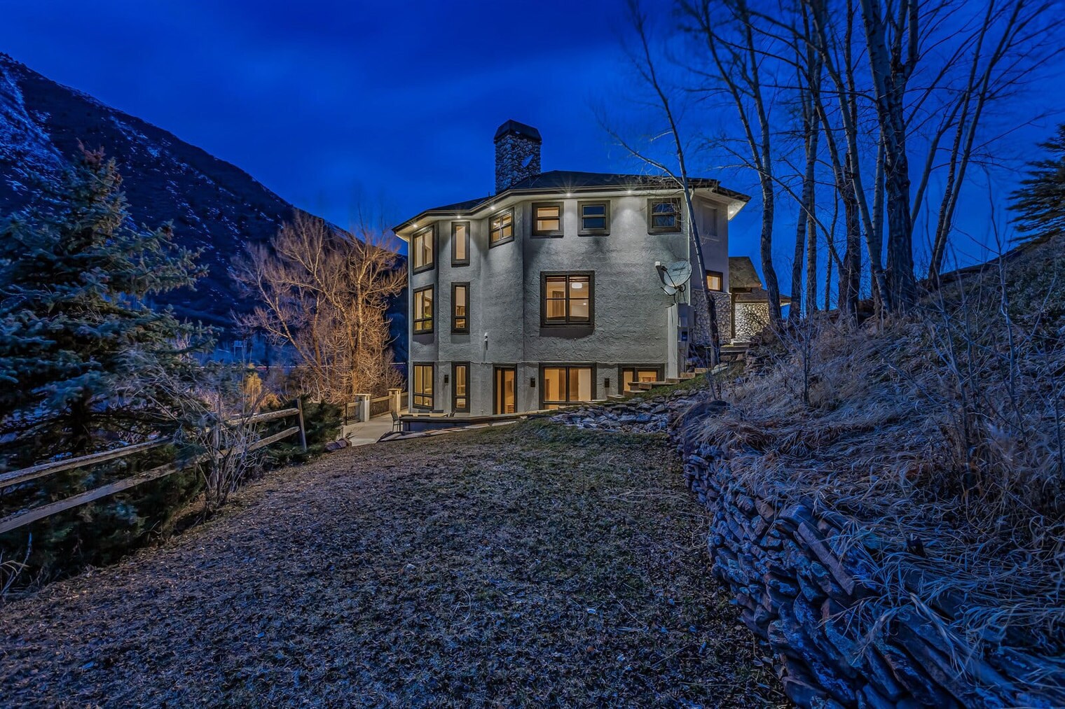 Building Photo - 50 N River Rd