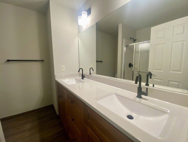 Building Photo - 134 Samuel Ave