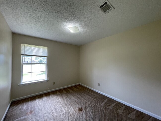 Building Photo - House for Rent