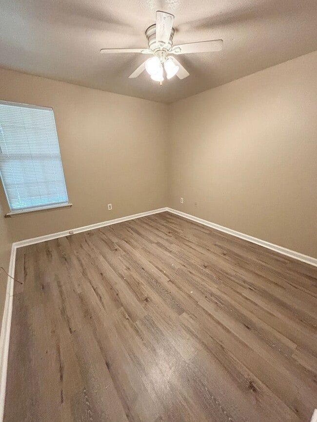 Building Photo - Modern 4BR/4BA Townhouse Near FAMU & North...