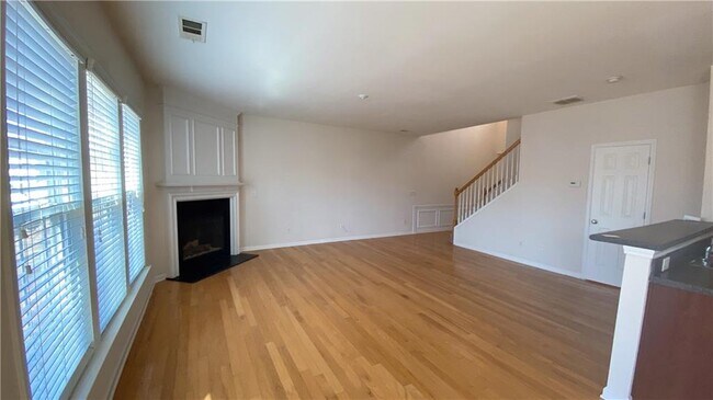 Building Photo - 2036 Fosco Dr NW