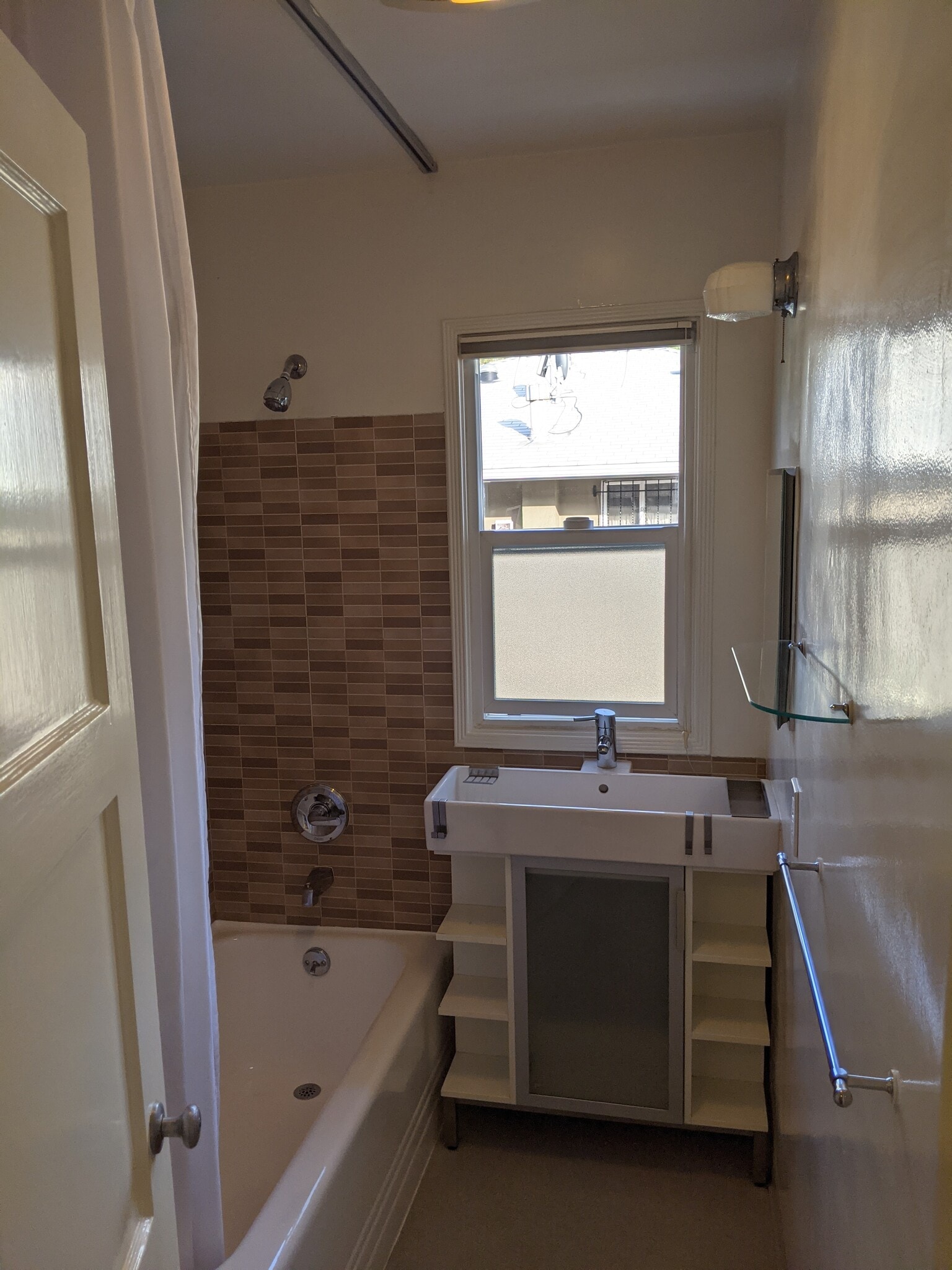 Building Photo - 1546 Rendall Pl