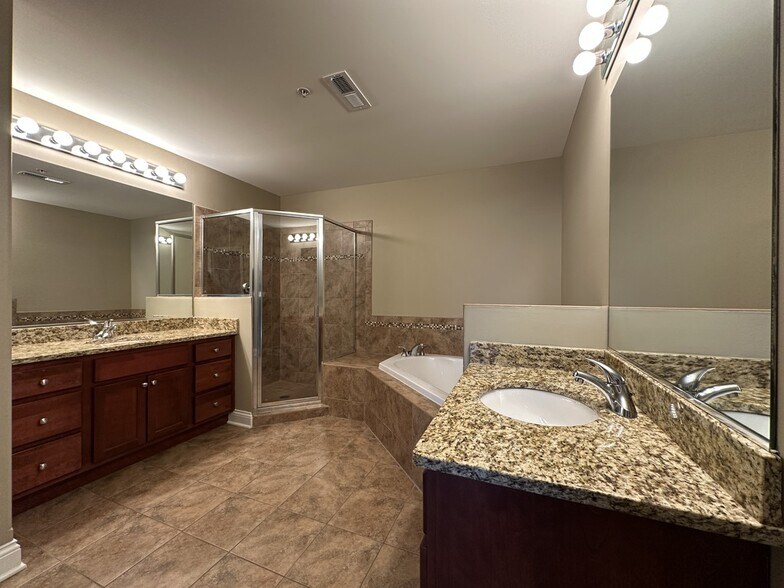 Building Photo - 2 Itasca Place