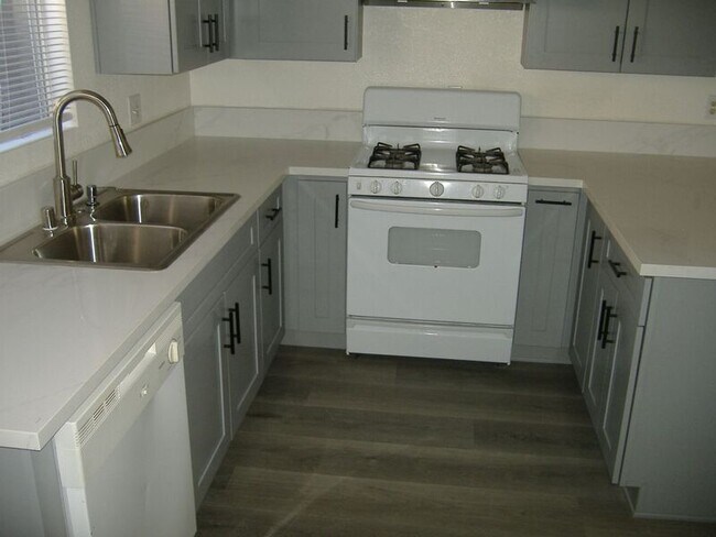 Building Photo - 28701 Calle Del Lago