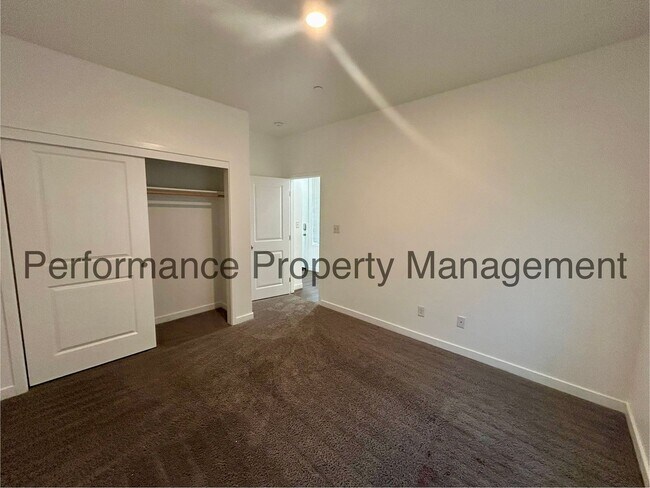 Building Photo - Stunning 3 Bed/2 Bath S Bakersfield Home w/ Solar, RBP & Security Deposit Alternative