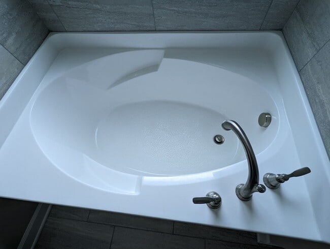 Building Photo - 3B/2BA With 2 car garage, Large Bonus Room...