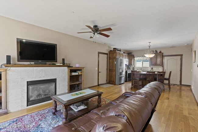 Building Photo - Gated Black Bay Community condo 3 bed 2.5 bath