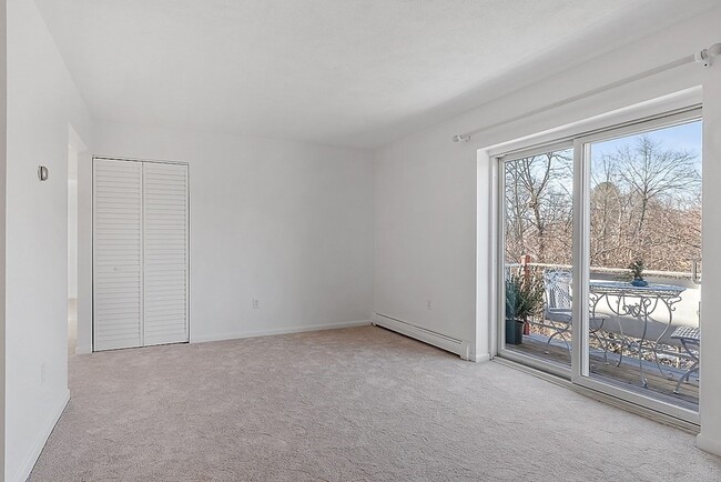 Building Photo - 272 Albion St