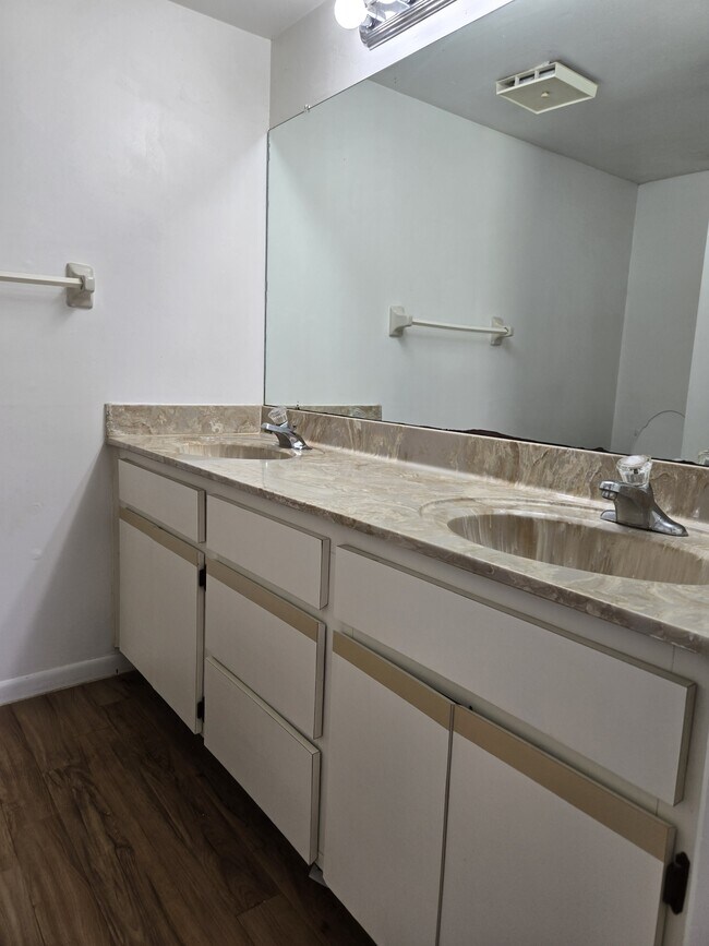 Building Photo - 3505 Tarpon Woods Blvd