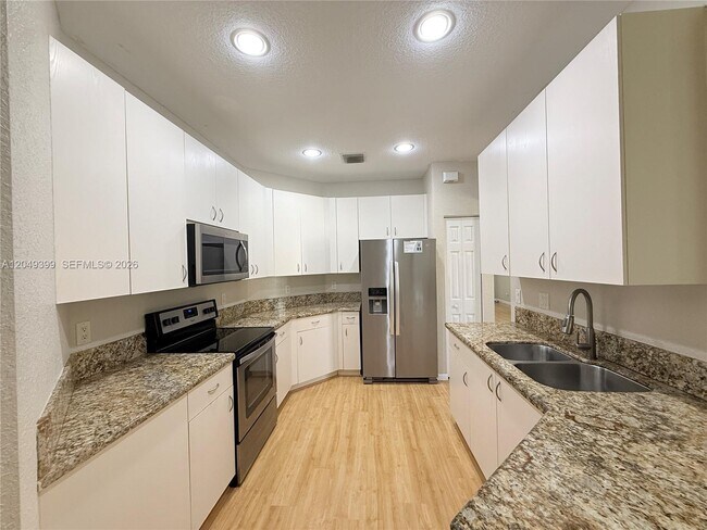 Building Photo - 899 Phoenix Way