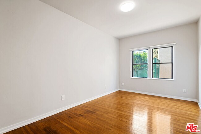 Building Photo - 751 Croft Ave