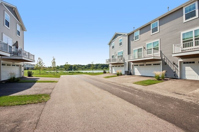 Building Photo - 1109 Atterberg Rd