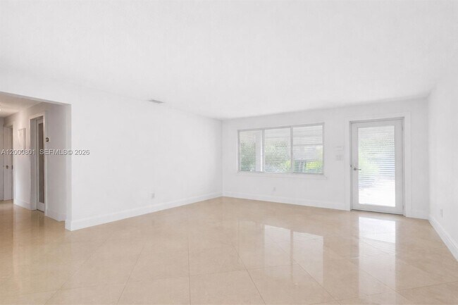 Building Photo - 417 NE 29th St