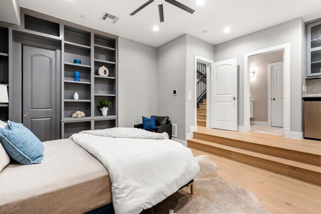 Building Photo - 1529 Barton Springs Rd