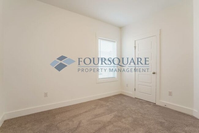 Building Photo - Three- Stories End Unit Town Home | Entry ...