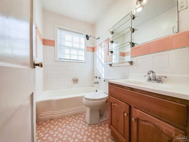 Building Photo - 2615 W Jackson St