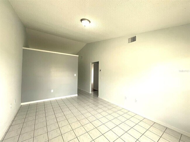 Building Photo - 1056 S Buena Vista Dr